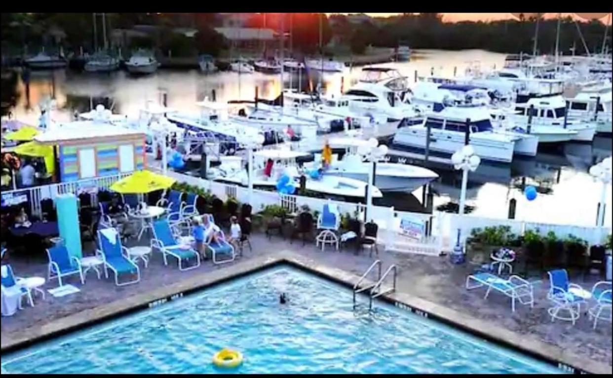 Remodeled, Huge Pool, Tiki Bar & Grill, Quiet Room Sarasota Ngoại thất bức ảnh