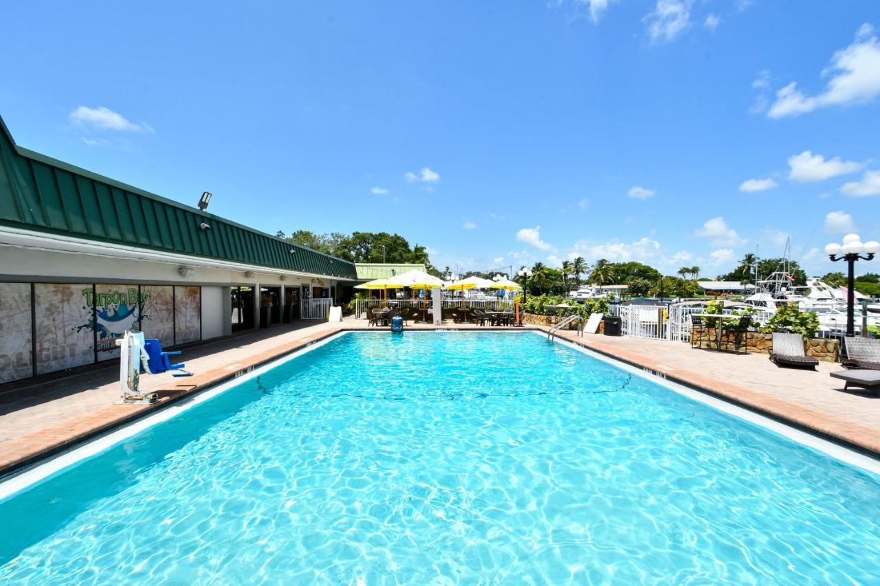 Remodeled, Huge Pool, Tiki Bar & Grill, Quiet Room Sarasota Ngoại thất bức ảnh