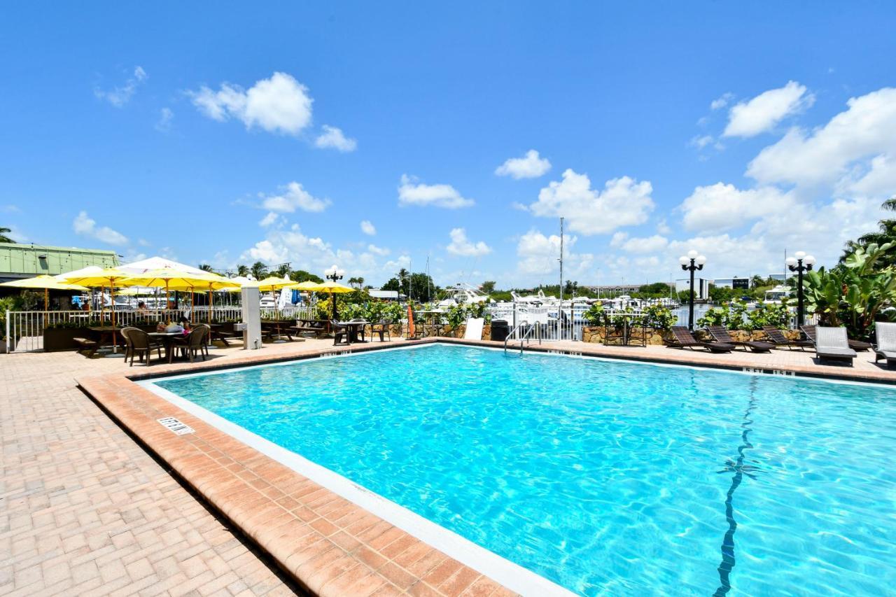 Remodeled, Huge Pool, Tiki Bar & Grill, Quiet Room Sarasota Ngoại thất bức ảnh