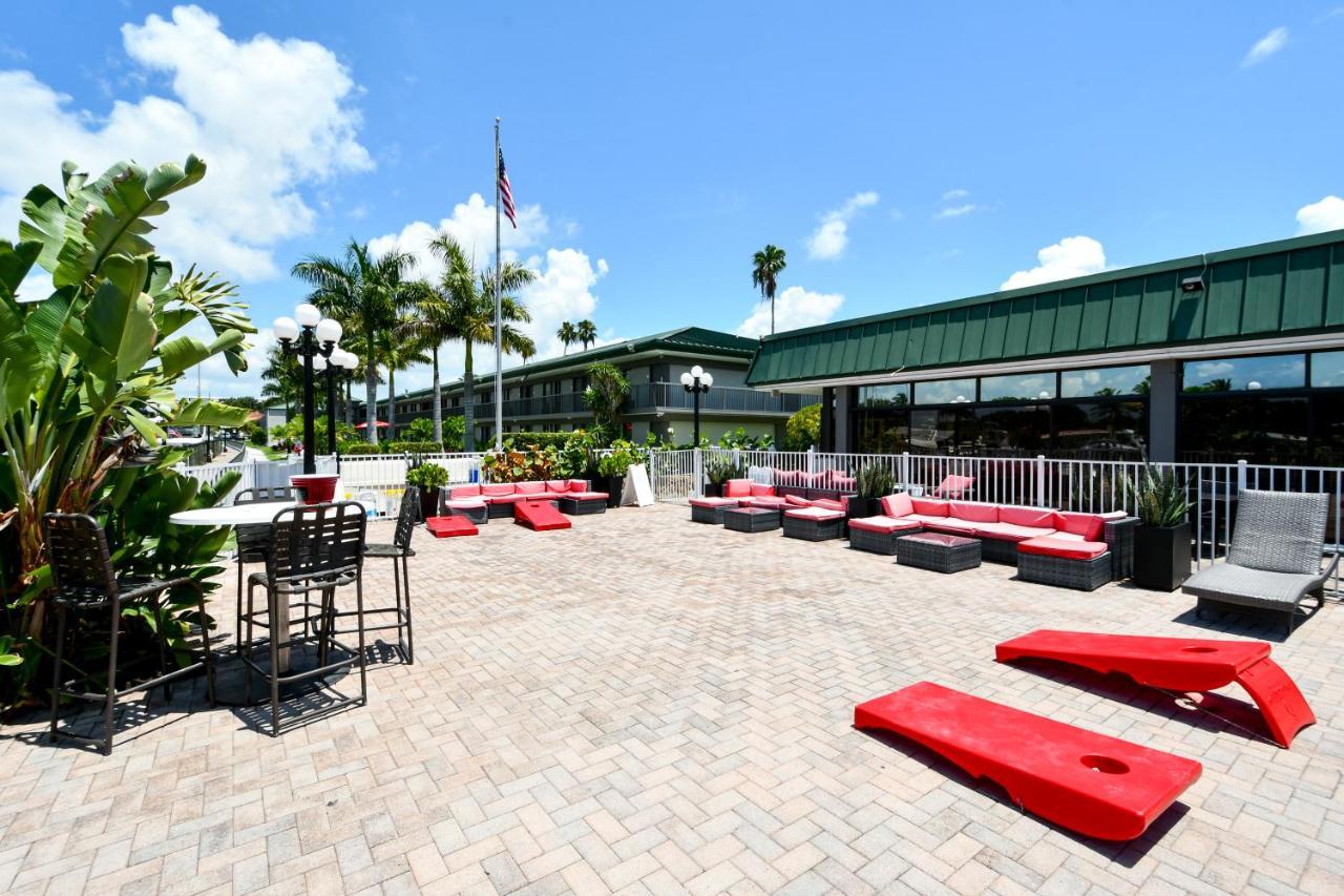 Remodeled, Huge Pool, Tiki Bar & Grill, Quiet Room Sarasota Ngoại thất bức ảnh